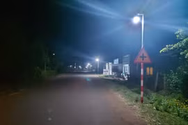 Dân làng Thơ Ga A chung tay thắp sáng đường quê