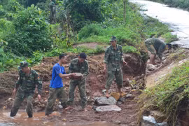 Đồn Biên phòng Ia O chia sẻ khó khăn với người nghèo