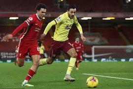 Liverpool thua sốc trên chấm phạt đền, "tí hon" Burnley lập kỳ tích