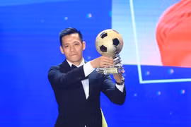 Bầu chọn vận động viên tiêu biểu 2020: Văn Quyết là "của hiếm"