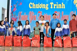 Tổ chức chương trình "Xuân yêu thương-Tết sum vầy" tại xã Đak Trôi