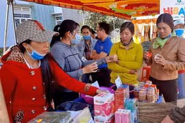 Ia Pa: 16 gian hàng tham gia phiên chợ nông sản an toàn