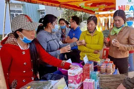 Ia Pa: 16 gian hàng tham gia phiên chợ nông sản an toàn