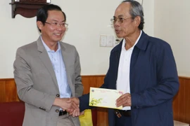 Phó Chủ tịch Thường trực UBND tỉnh Gia Lai Đỗ Tiến Đông thăm, chúc Tết nguyên lãnh đạo tỉnh