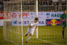 Minh Vương tìm lại chính mình dưới thời Kiatisak