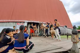 Chàng trai Bahnar nặng lòng với văn hóa truyền thống