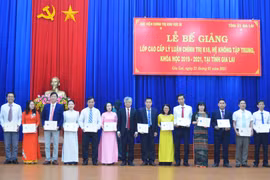 Gia Lai: 90 học viên nhận bằng cao cấp lý luận chính trị