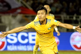 Phan Văn Đức đặt mục tiêu giành điểm trước đội của Kiatisak