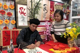 Pleiku: Đa dạng thị trường đồ trang trí Tết
