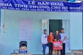 Pleiku: Bàn giao 2 căn nhà tình thương cho hộ nghèo