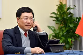 Phó Thủ tướng Phạm Bình Minh điện đàm với Cố vấn An ninh quốc gia Mỹ