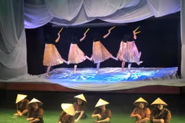 Trải nghiệm văn hóa Việt Nam cùng vở rối thử nghiệm "Trăng"