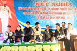 Các cơ quan của huyện Mang Yang kết nghĩa với làng Ar Dôch Ktu