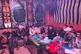 Đột kích quán karaoke lúc 1 giờ sáng, phát hiện 38 đối tượng dương tính với ma túy