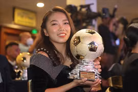Quả bóng Vàng Huỳnh Như: "Cám ơn mọi người đã không bỏ rơi bóng đá nữ"