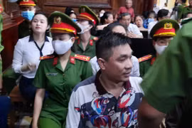 Tạm hoãn phiên xử phúc thẩm trùm ma túy Văn Kính Dương và người tình Ngọc "Miu"