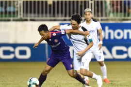 Hoàng Anh Gia Lai xuất quân gặp… "đá tảng"