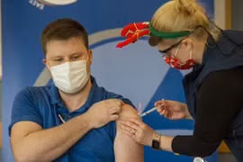 WHO: Chưa thể đạt miễn dịch cộng đồng trong năm 2021 dù có vaccine