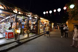 Hội An dừng phố đi bộ