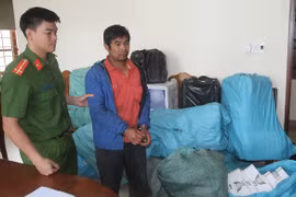 Gia Lai: Bắt đối tượng vận chuyển 9.000 gói thuốc lá lậu