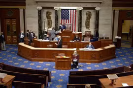 Quốc hội Mỹ lần đầu vô hiệu quyền phủ quyết của ông Trump