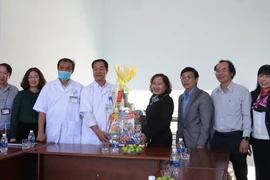 Phó Chủ tịch HĐND tỉnh Gia Lai Ayun H'Bút thăm, chúc Tết các đơn vị và gia đình chính sách