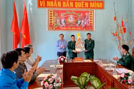 Chủ nhiệm Ủy ban Kiểm tra Tỉnh ủy Gia Lai thăm, tặng quà Tết Đồn Biên phòng Ia Chía và Ia O