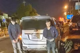 Tạm giữ 2 đối tượng vận chuyển thuốc lá lậu