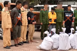 Cảnh sát nổ súng bao vây nhóm vận chuyển 150 bánh heroin: Hé lộ "ông trùm" 21 tuổi