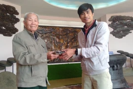 Trao kỷ vật, giữ ký ức