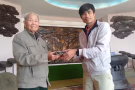 Trao kỷ vật, giữ ký ức