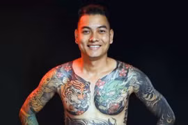 Đối tượng xăm trổ vằn vện nã đạn vào xe của "thánh chửi" Dương Minh Tuyền ra đầu thú