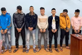 Quảng Nam: Khống chế các con bạc rồi đưa ra nghĩa trang cướp vàng, xe ô tô