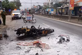 Quảng Nam: Sau va chạm, hai xe máy bốc cháy dữ dội, hai tài xế bỏng nặng