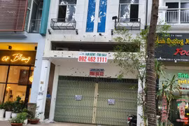 Phố nhà giàu cũng... nghèo