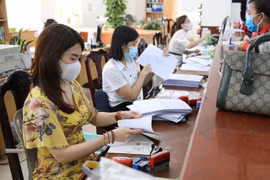 Sắp tới, công chức không còn hưởng khoản thu nhập ngoài lương