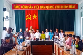 Ban Dân tộc tỉnh Gia Lai tặng quà các gia đình bị thiên tai, rủi ro