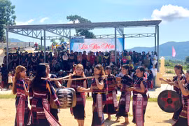 Đak Pơ: Ra mắt câu lạc bộ cồng chiêng nữ