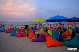 Thêm điểm 'sống ảo' rực rỡ lạ mắt trên biển Đà Nẵng