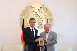 Nhà báo Kapfenberger ra mắt cuốn sách về Chủ tịch Hồ Chí Minh tại Đức