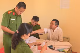 Khởi tố thanh tra Sở Nội vụ đòi 150 triệu để 'bỏ qua sai phạm'