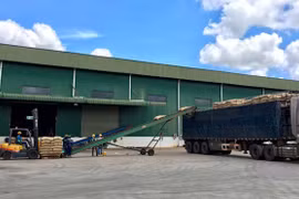 Quan tâm cải thiện điều kiện làm việc cho người lao động