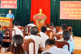 Chư Sê bồi dưỡng kiến thức quản lý nhà nước cho cán bộ cấp xã