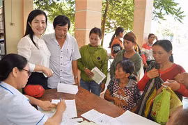 Quan tâm chăm sóc sức khỏe sinh sản cho phụ nữ và trẻ em gái