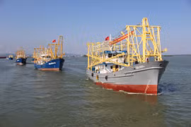 Đội tàu hùng hậu bám biển Hoàng Sa, Trường Sa