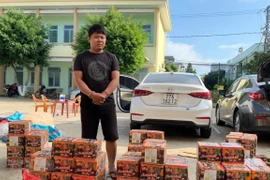 Kon Tum: Bắt giữ 2 ô tô vận chuyển gần 380 kg nghi là pháo