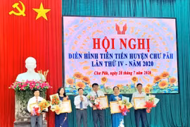 Chư Pah: 2 xã được UBND tỉnh tặng cờ thi đua