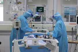 2 bệnh nhân Covid-19 phải dùng ECMO, 3 ca thở máy