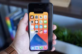 Màn hình iPhone 12 5,4 inch nhỏ như thế nào?