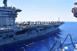 Rời biển Đông, tàu sân bay Mỹ tập trận chớp nhoáng với Ấn Độ